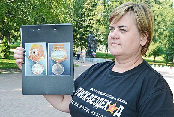 Пензенские поисковики также нашли медаль другого пензенского бойца||Фото В.Гришин poisk.jpg