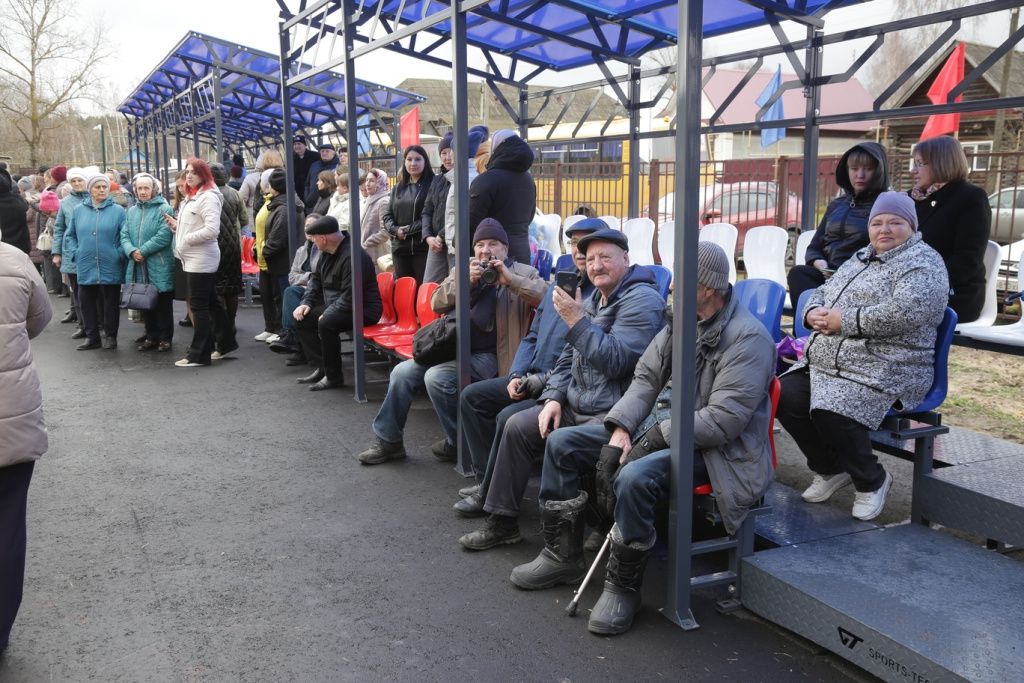 Труд_Сосновоборским болельщикам теперь можно разместиться с комфортом.jpg