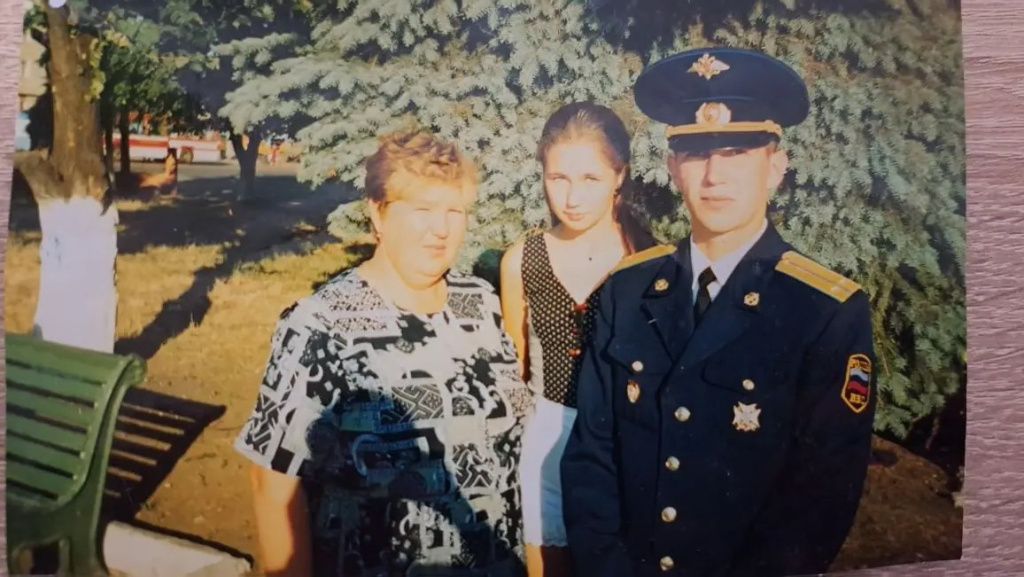 Мама мэра с дочкой Натальей и сыном Олегом Мама мэра с дочкой Натальей и сыном Олегом.jpeg