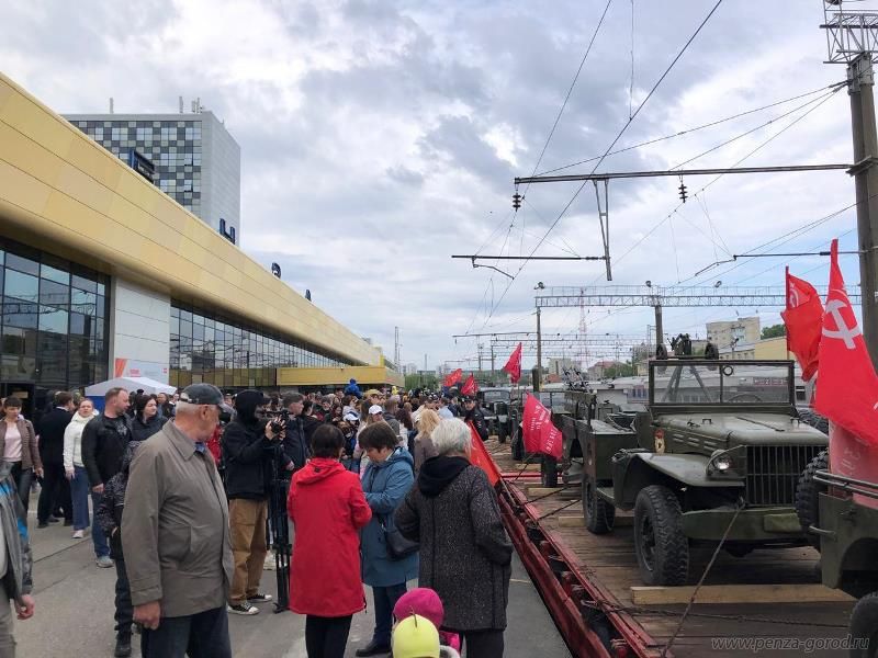 Зрители увидели советские машины, образцы оружия и военную технику 3.jpeg