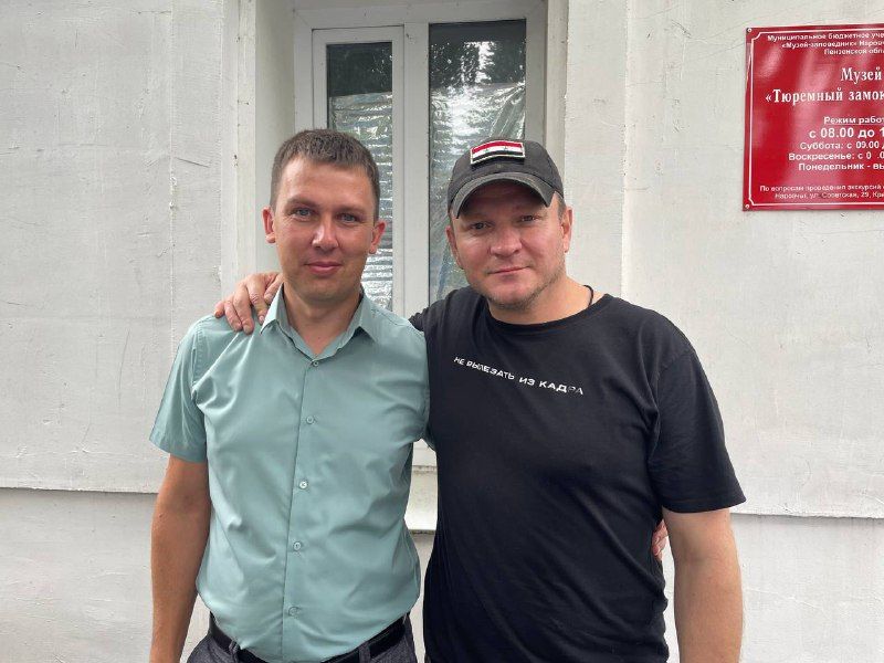 Глава Наровчатского района Сергей Скудин с актером театра и кино Сергеем Жарковым (справа) 2026-01-23 11.18.15.jpg