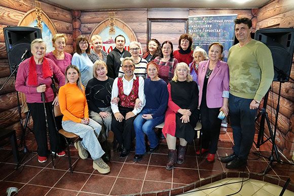 Встреча в «Гардарике»||Фото Бориса Тишулина Ермаков с круппой.jpg