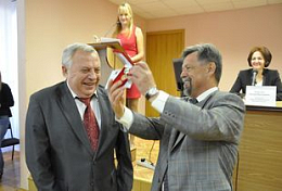 Врачам вручили медали «В память 350-летия Пензы» и знаки «За заслуги в развитии города» Врачам вручили медали «В память 350-летия Пензы» и знаки «За заслуги в развитии города»