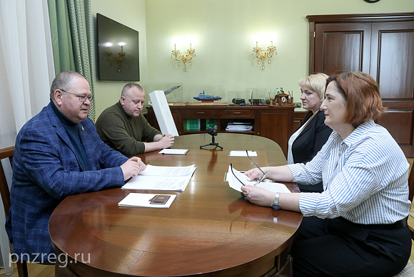 Мельниченко обсудил с активом «Солдатской матери» поддержку участников СВО и их семей