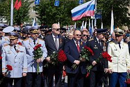 Вадим Супиков возложил цветы к Вечному огню