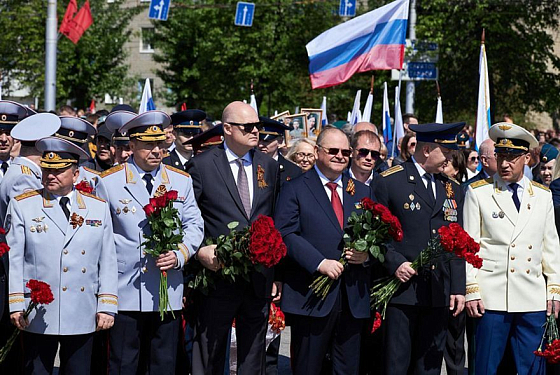 Вадим Супиков возложил цветы к Вечному огню