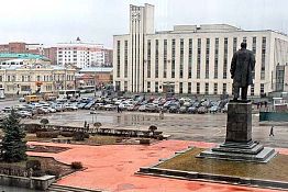 В. Кувайцев предложил установить на пл. Ленина детские аттракционы В. Кувайцев предложил установить на пл. Ленина детские аттракционы