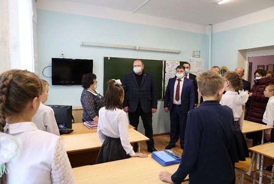 Мельниченко познакомился с работой школы-интерната в Неверкино