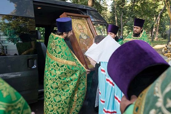 В Пензу привезли икону Александра Свирского с частицей мощей