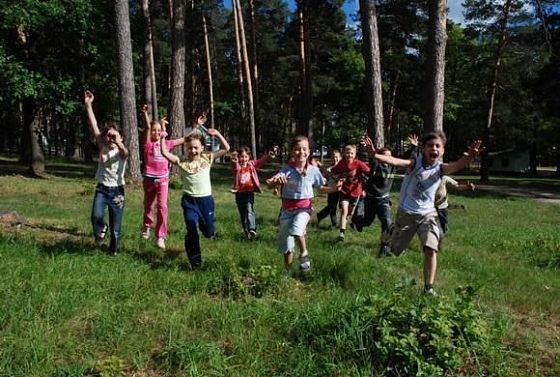 В Пензе стартовала запись в очередь за льготными детскими путевками в лагерь