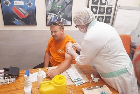 140 сотрудников пензенского предприятия получили прививку на рабочем месте