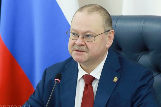 Губернатор Олег Мельниченко поздравил пензячек с Днем матери