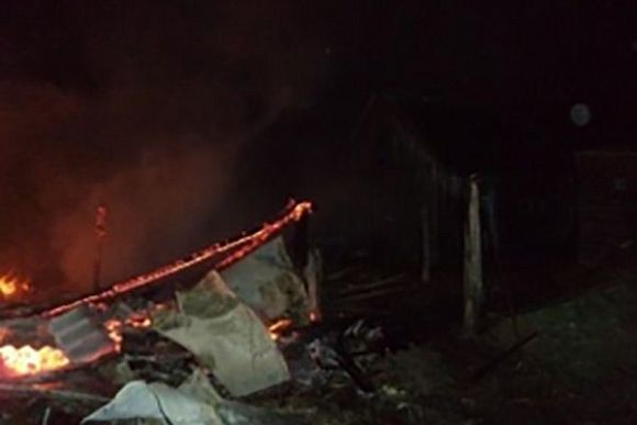 В Пензе деревянную баню тушили 17 спасателей
