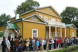 Гостям лермонтовского праздника, посвященного 200-летию поэта, покажут «Тарханскую свадьбу» Гостям лермонтовского праздника, посвященного 200-летию поэта, покажут «Тарханскую свадьбу»