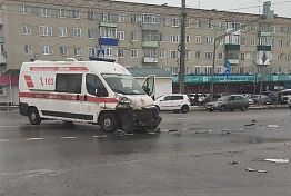 В Пензе столкнулись «скорая» и автобус