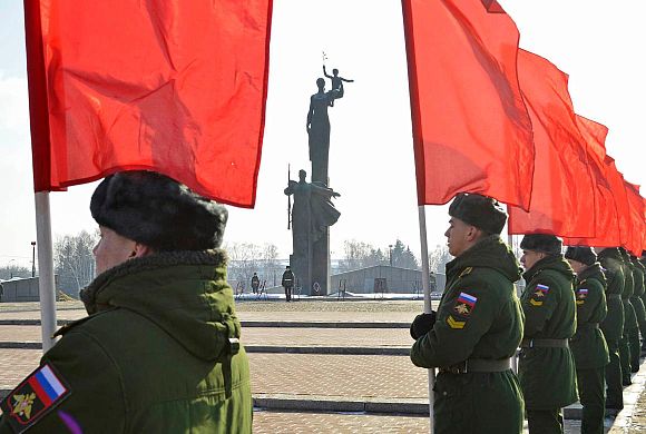 Пензенцы возложили цветы к Вечному огню