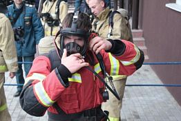 В Пензе пожарные пробежали 400 ступеней на 22-й этаж В Пензе пожарные пробежали 400 ступеней на 22-й этаж