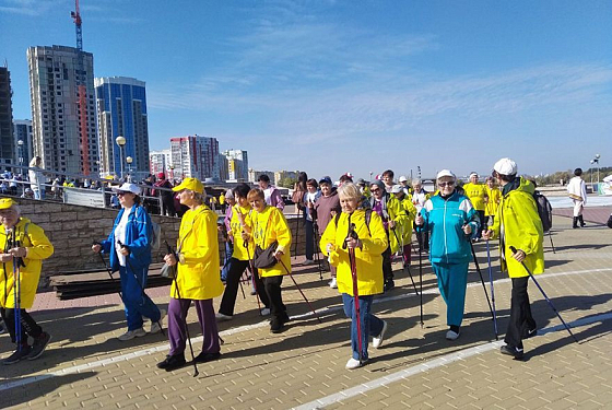 В Пензе прошел фестиваль скандинавской ходьбы «Новые семейные традиции»