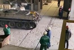 В Пензе танк Т-34 своим ходом выехал из цеха