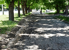 В центре Пензы тротуары выложат плиткой В центре Пензы тротуары выложат плиткой