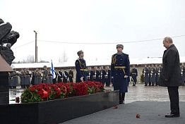 Путин почтил память воинов 6-й парашютно-десантной роты