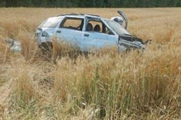 Под Каменкой ВАЗ-2111 вылетела в поле, есть пострадавшие Под Каменкой ВАЗ-2111 вылетела в поле, есть пострадавшие