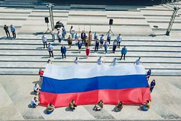 В День России в Пензе растянули огромный флаг