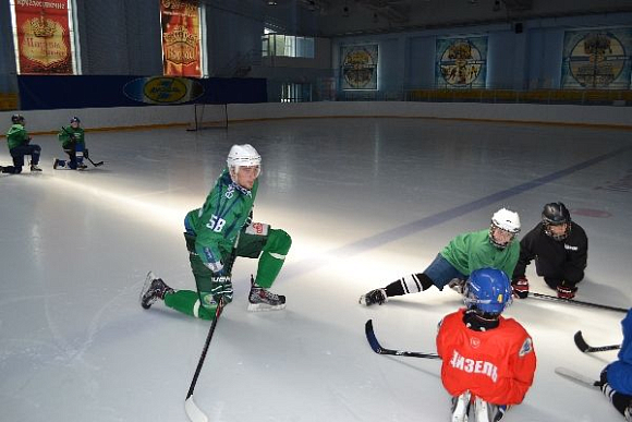 Призер молодежного Чемпионата мира по хоккею провел мастер-класс в «Дизель-Арене»
