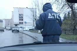 В Пензе сотрудника ДПС задержали за превышение полномочий В Пензе сотрудника ДПС задержали за превышение полномочий