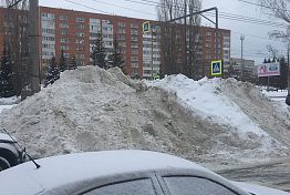 Пензенские водители пожаловались на огромные сугробы Пензенские водители пожаловались на огромные сугробы