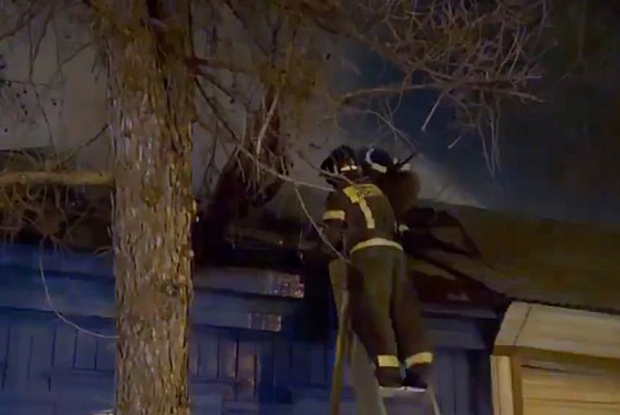 Появилось видео с места пожара на улице Кураева в Пензе