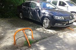 В Пензе на ул. Военный городок убрали парковочные барьеры