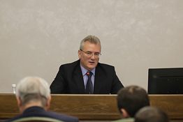 И. Белозерцев предложил сменить работу перетрудившимся чиновникам И. Белозерцев предложил сменить работу перетрудившимся чиновникам