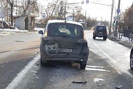 В ДТП на ул. Локомотивной автомобилю пробило лобовое стекло