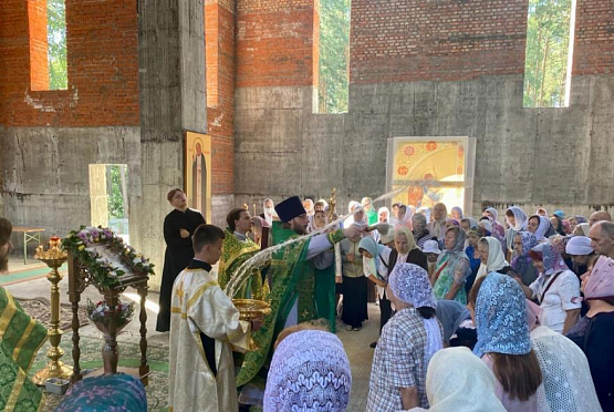 В новом храме Заречного состоялось первое богослужение