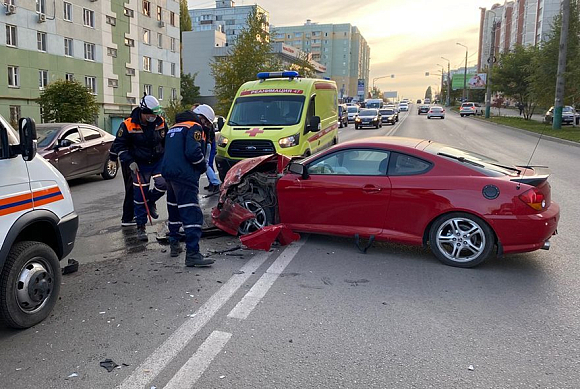 Спасатели ликвидировали последствия жесткого ДТП на ул. Кижеватова