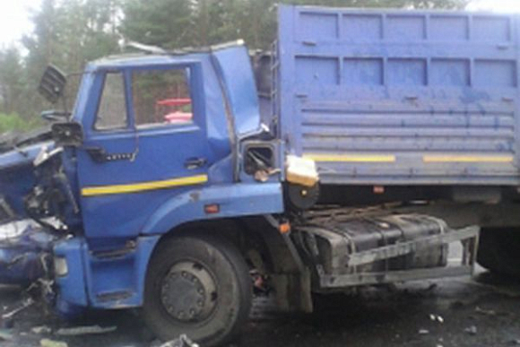 В Ульяновской области КамАЗ врезался в автобус с пензенцами