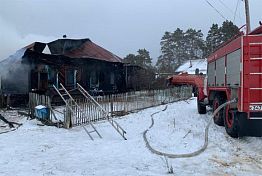 В Шемышейском районе пожарные и добровольцы не смогли спасти мужчину из огня