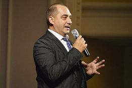 С. Казаков — победитель номинации «Лучшая мужская роль» на фестивале в Смоленске С. Казаков — победитель номинации «Лучшая мужская роль» на фестивале в Смоленске