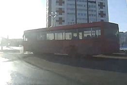 В Арбековской Заставе автобус снес бетонный столб