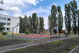 В Кузнецке завершили благоустройство детской спортплощадки около школы В Кузнецке завершили благоустройство детской спортплощадки около школы