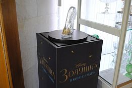 В Никольске выставили хрустальную туфельку, заказанную «The Walt Disney Company» В Никольске выставили хрустальную туфельку, заказанную «The Walt Disney Company»