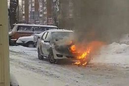 В Пензе загорелся автомобиль такси