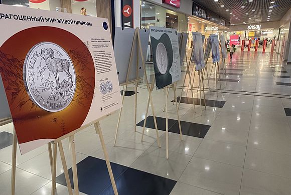 В Пензе открылась фотовыставка памятных монет с изображениями редких животных