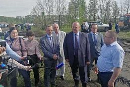 Врио губернатора Пензенской области оценил ход весенних полевых работ Врио губернатора Пензенской области оценил ход весенних полевых работ