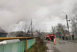 В Пензе на 1-ой Офицерской улице пожар тушили 5 спецмашин
