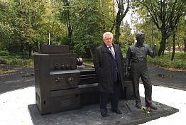 Экс-директор завода «Электроприбор» Юрий Почивалов отмечает 76-летие Экс-директор завода «Электроприбор» Юрий Почивалов отмечает 76-летие