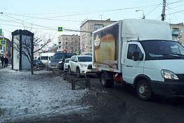 В Пензе ДТП спровоцировало большую пробку у Центрального рынка