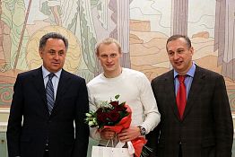 Виталий Мутко наградил пензенских спортсменов — призеров ЧЕ по водным видам спорта