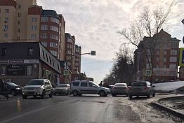 Не проскочил: ДТП на перекрестке ул. Кураева и Володарского 